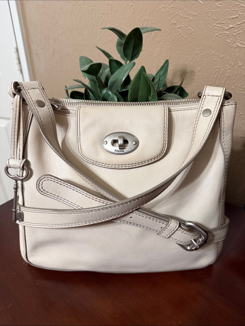 Fossil Cream Leather Crossbody Bag Turn-Lock Purse